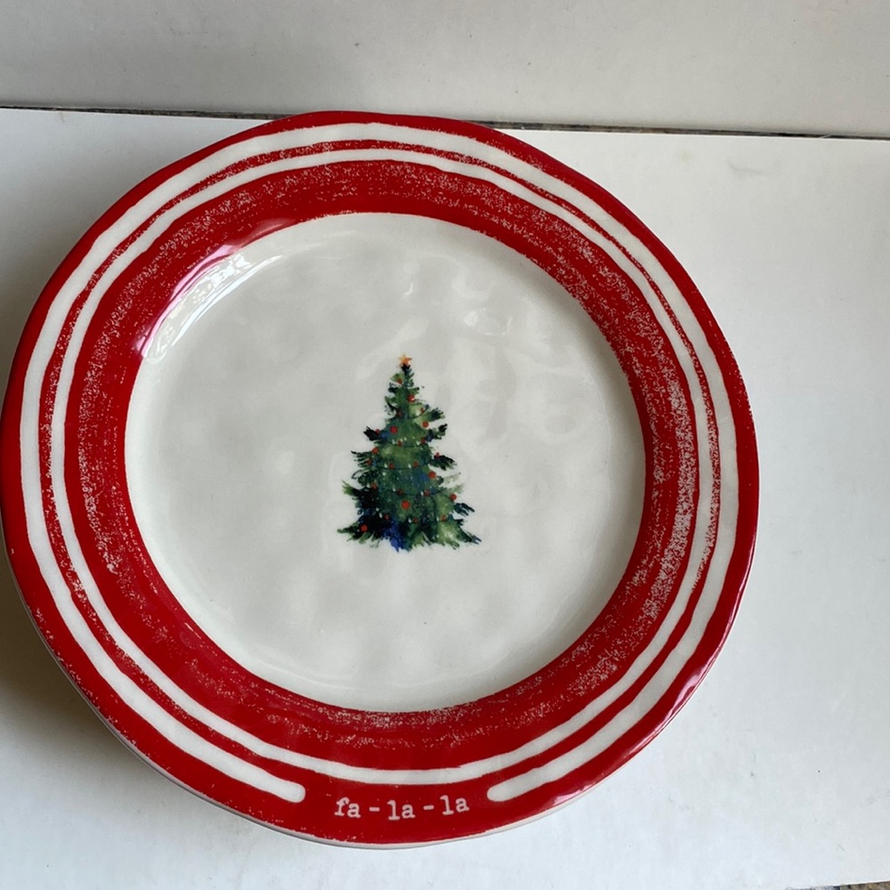 Set of 4 Earthenware Christmas holiday theme Plates